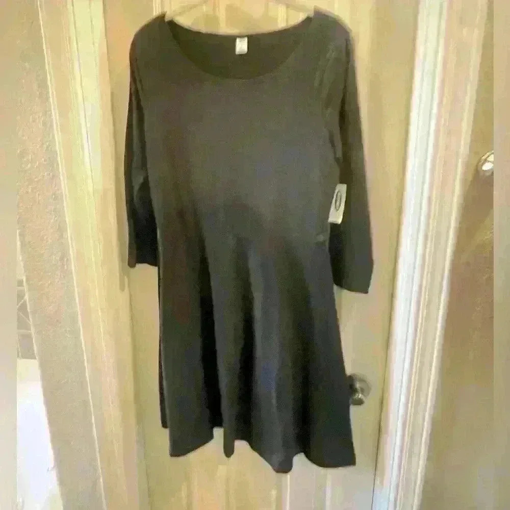 Old Navy fit and flare dress in black. Size Medium. NWT. Perfect black dress. - Picture 1 of 3